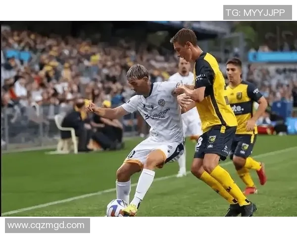 B斯光荣与墨尔本胜利的精彩对决引发球迷热议与期待 B斯光荣与墨尔本胜利的精彩对决引发球迷热议与期待