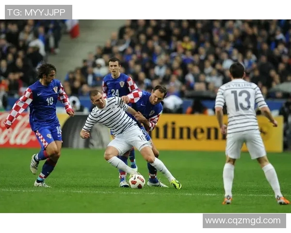 成都足球队意识争议引发热议球迷与专家观点交锋探讨未来发展方向